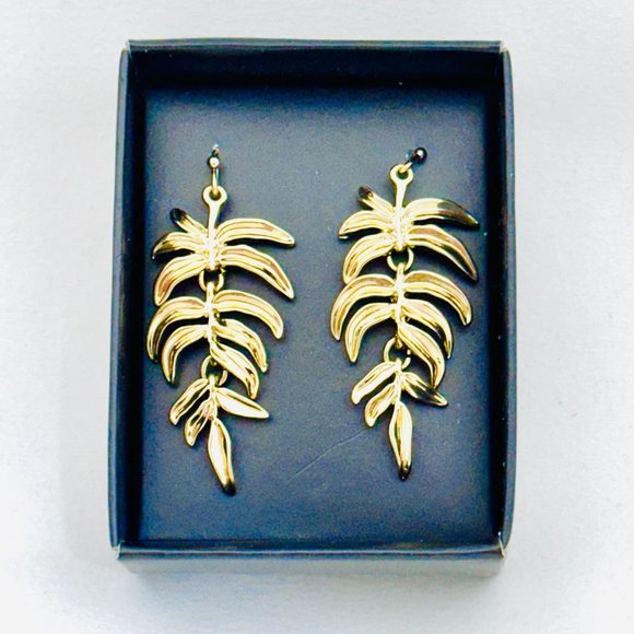 Avon New in Box Gold Tone Palm Leaf Earrings on Wires - Picture 2 of 5